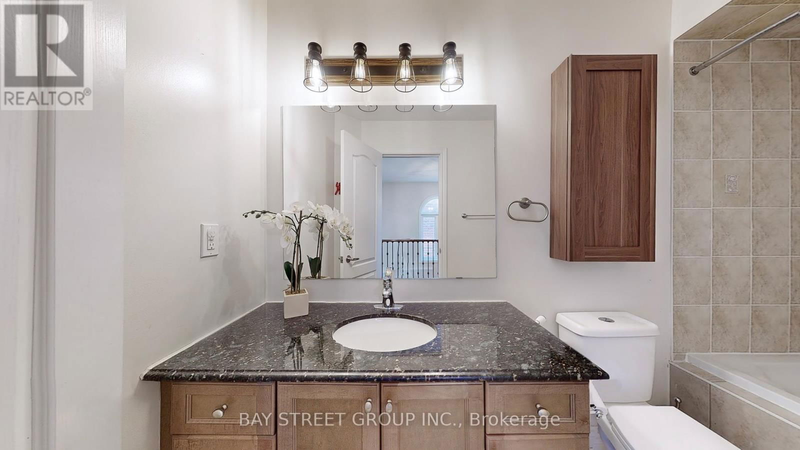 21 ROBERT GREEN CRESCENT Image 25