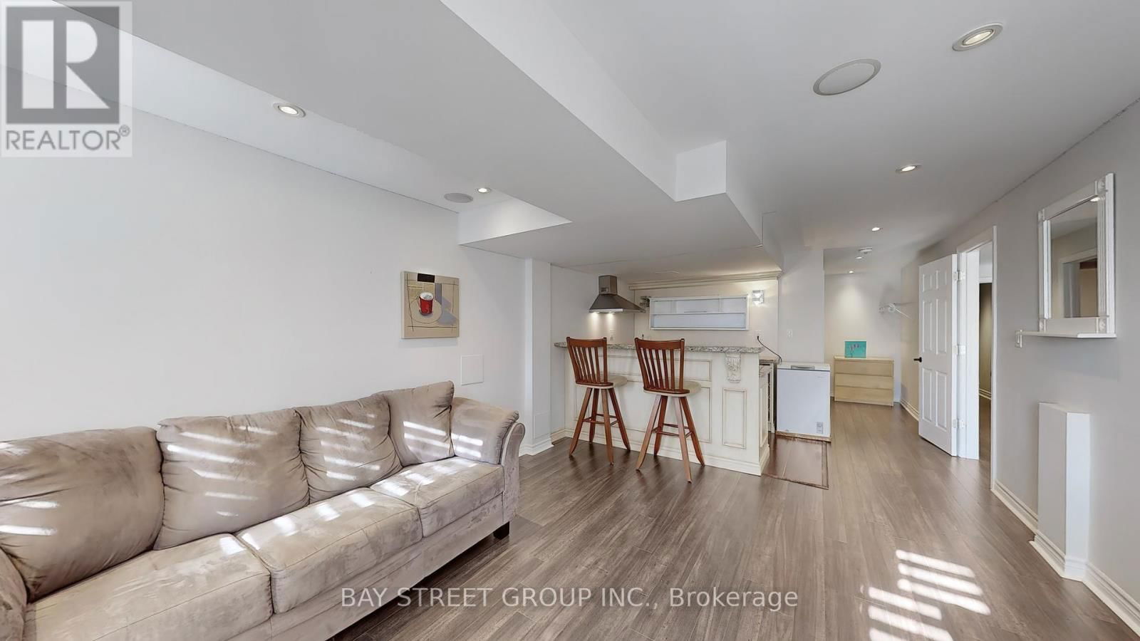 21 ROBERT GREEN CRESCENT Image 28