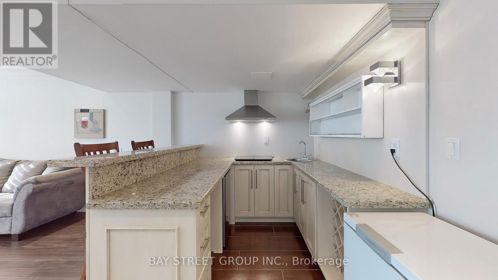 21 ROBERT GREEN CRESCENT Image 29
