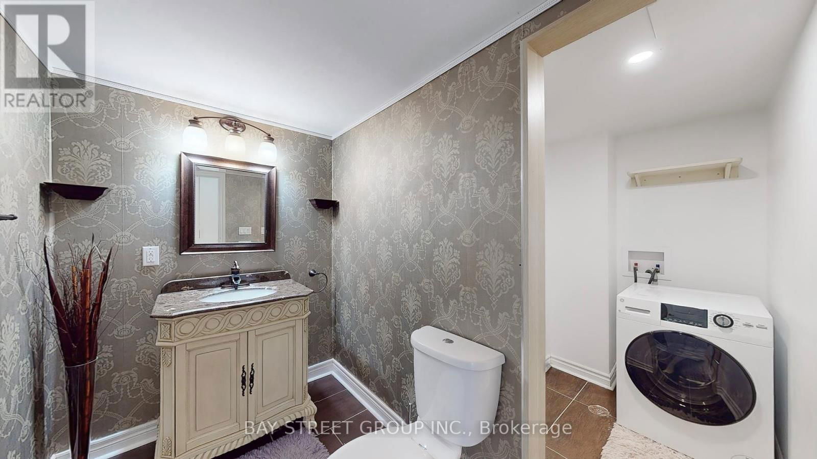 21 ROBERT GREEN CRESCENT Image 30