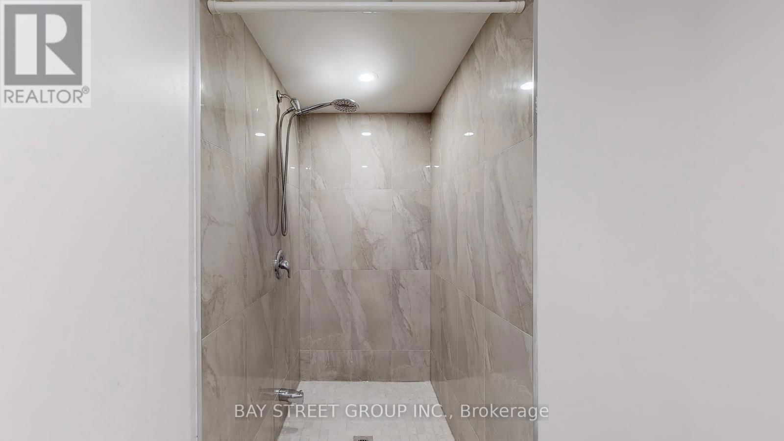21 ROBERT GREEN CRESCENT Image 31