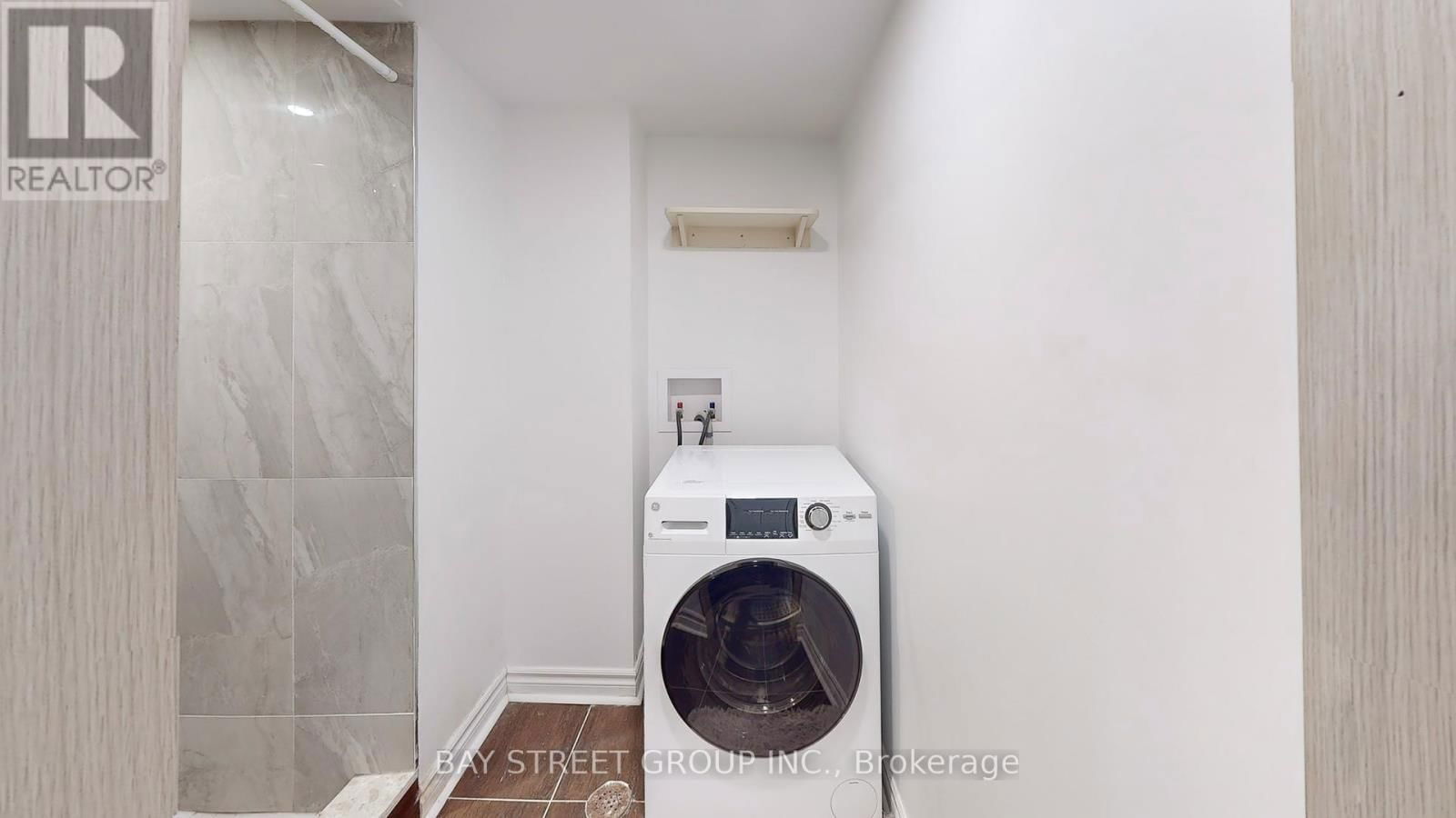 21 ROBERT GREEN CRESCENT Image 32