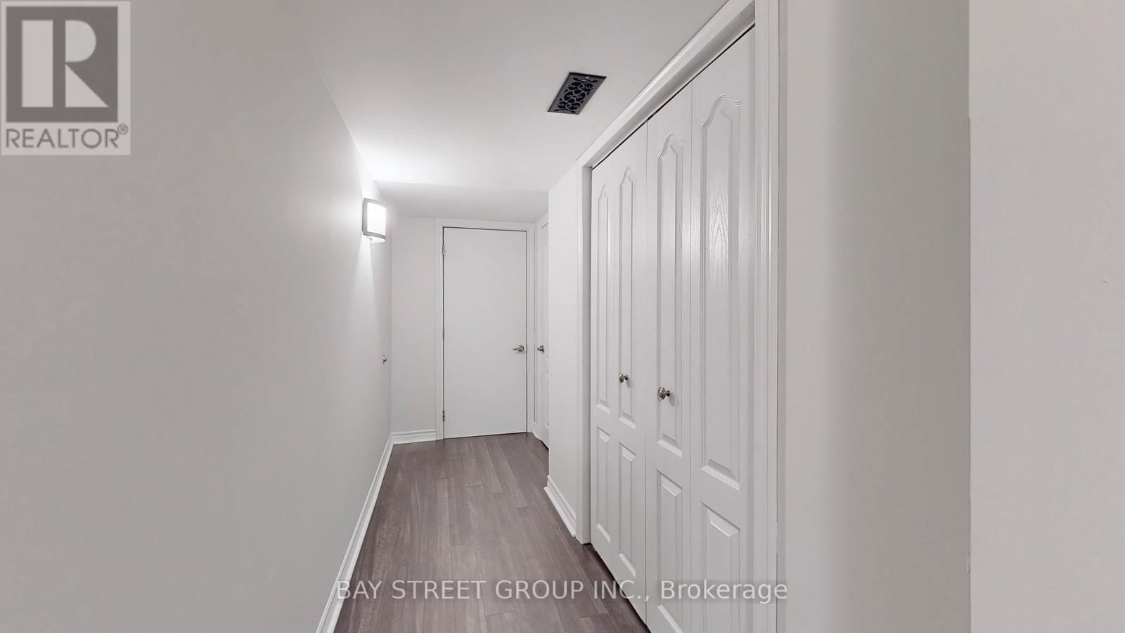 21 ROBERT GREEN CRESCENT Image 33