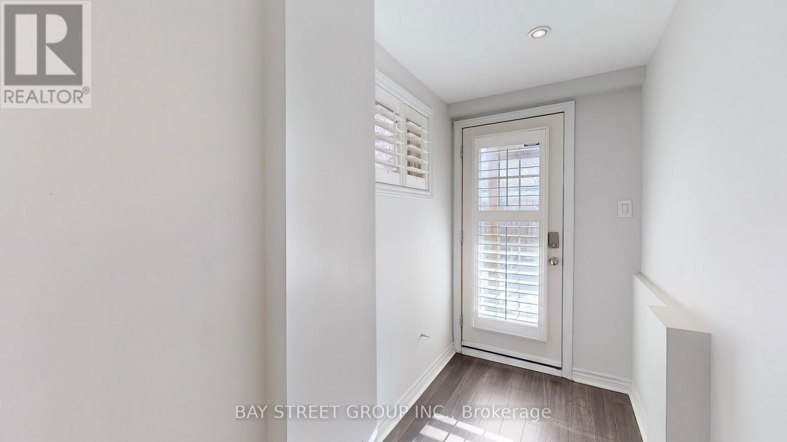 21 ROBERT GREEN CRESCENT Image 34