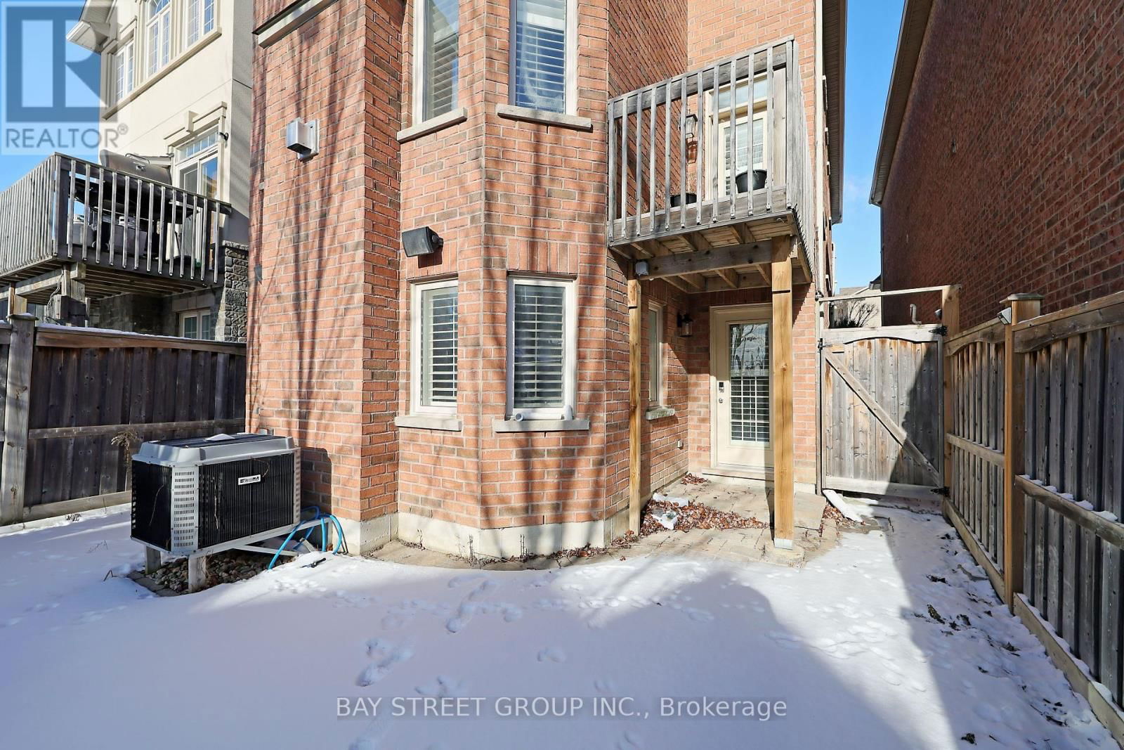21 ROBERT GREEN CRESCENT Image 35