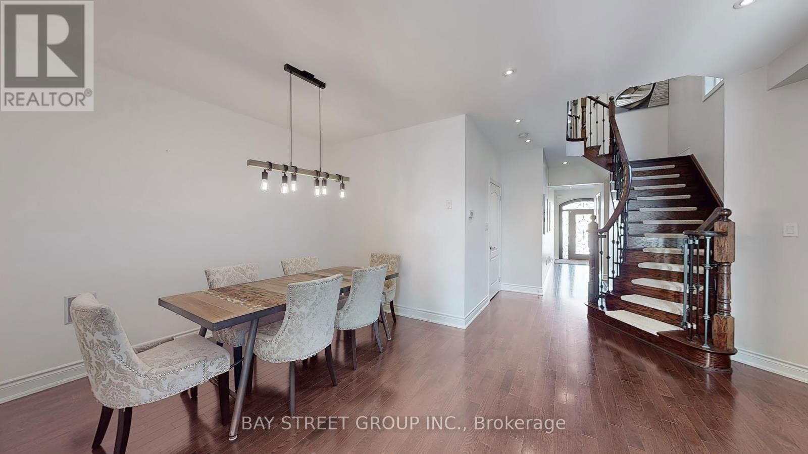 21 ROBERT GREEN CRESCENT Image 6