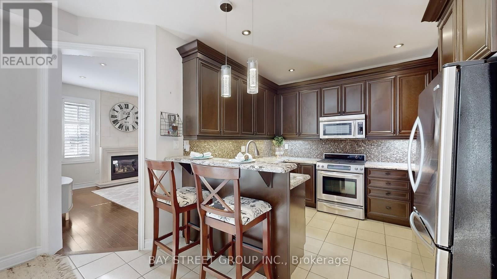 21 ROBERT GREEN CRESCENT Image 7