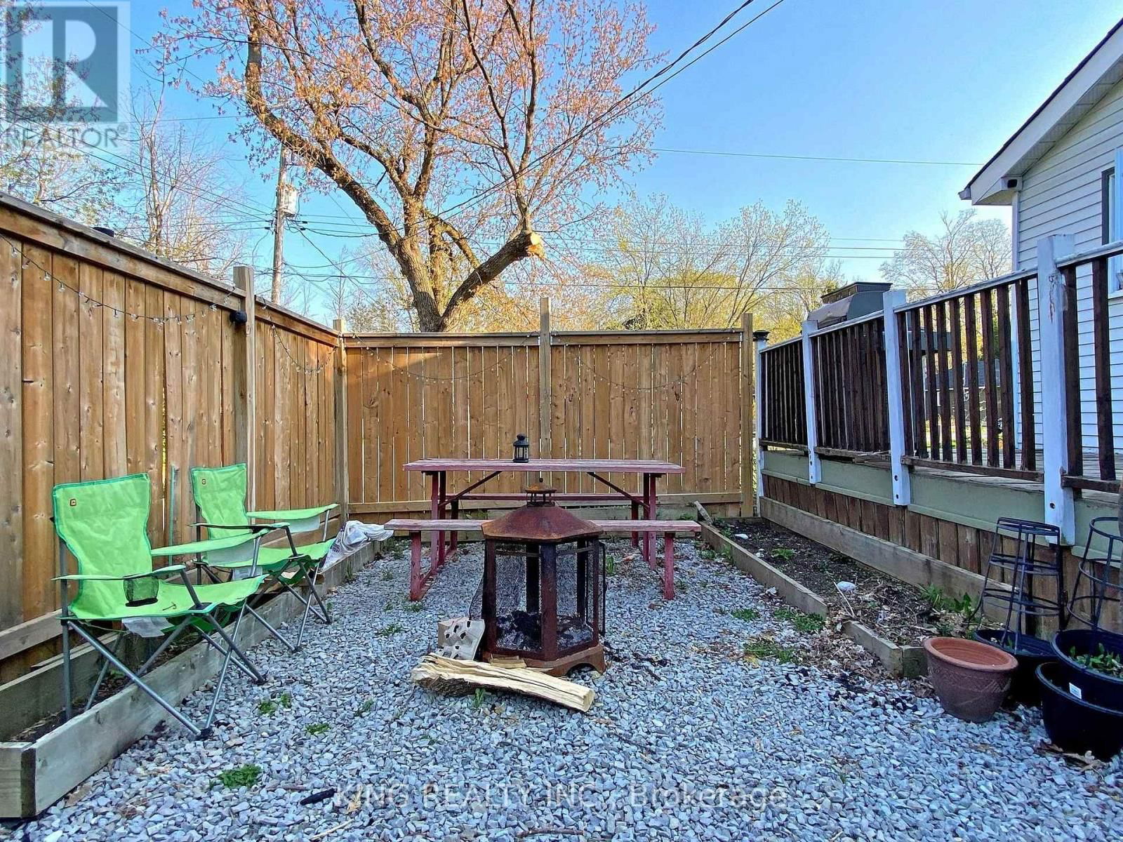 674 CHESTNUT STREET NORTH Image 10