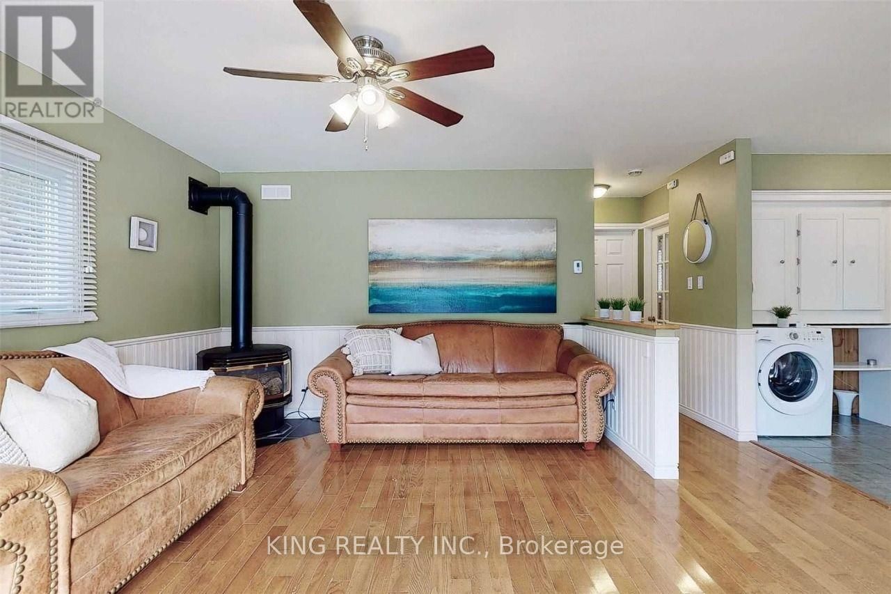 674 CHESTNUT STREET NORTH Image 15