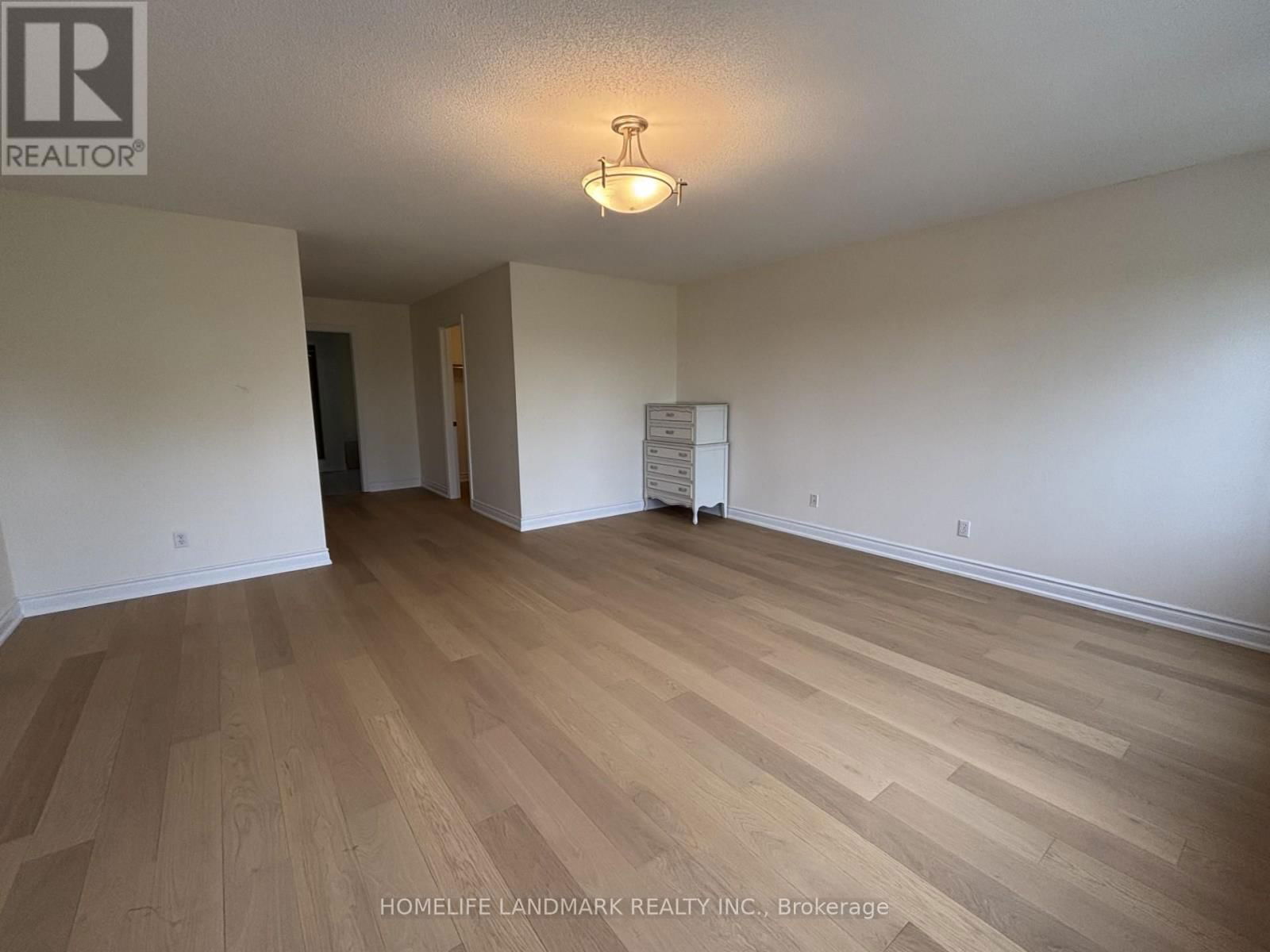 1 HILLWOOD STREET Image 17