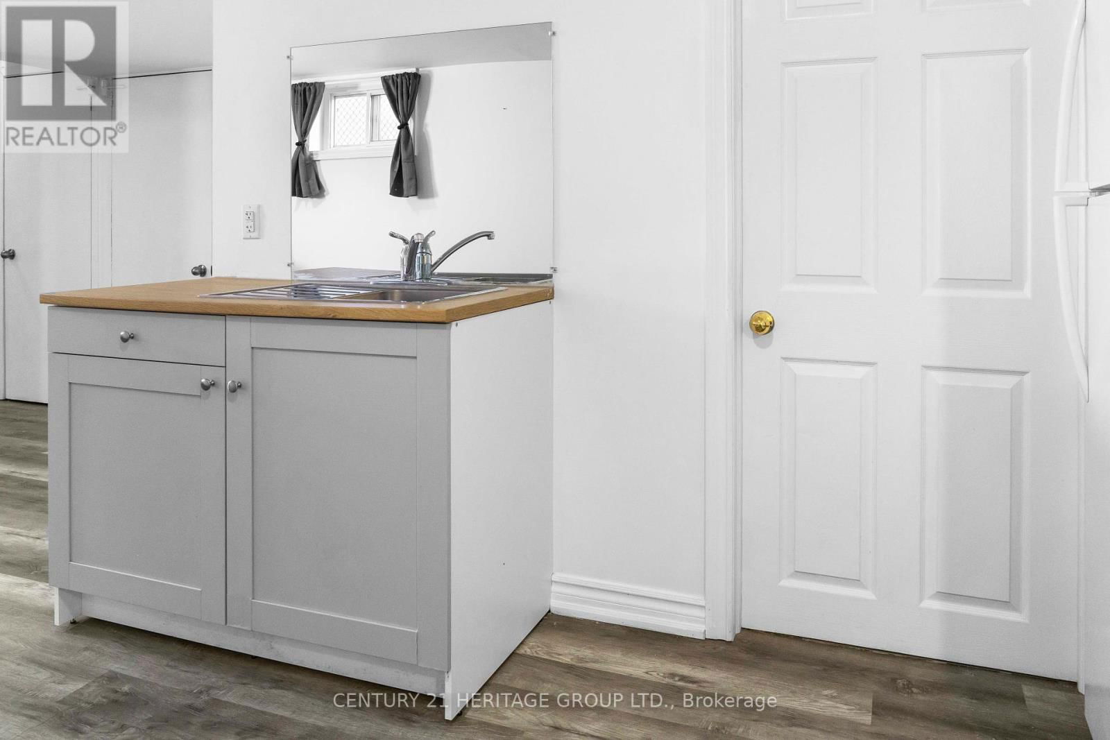 116 - 116 LUXURY AVENUE Image 13