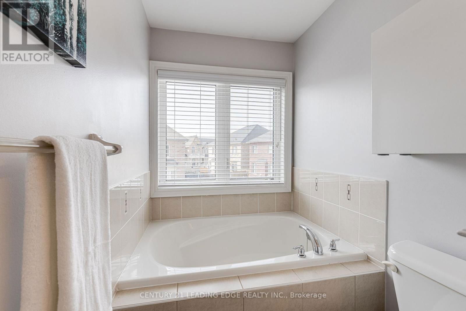 102 MACTIER DRIVE Image 19
