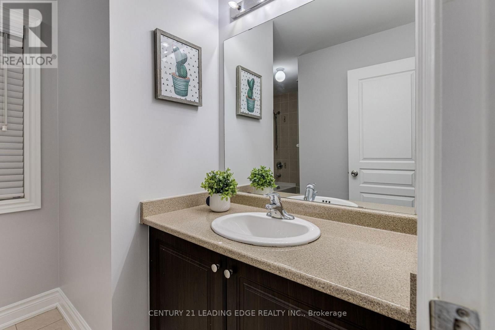 102 MACTIER DRIVE Image 27