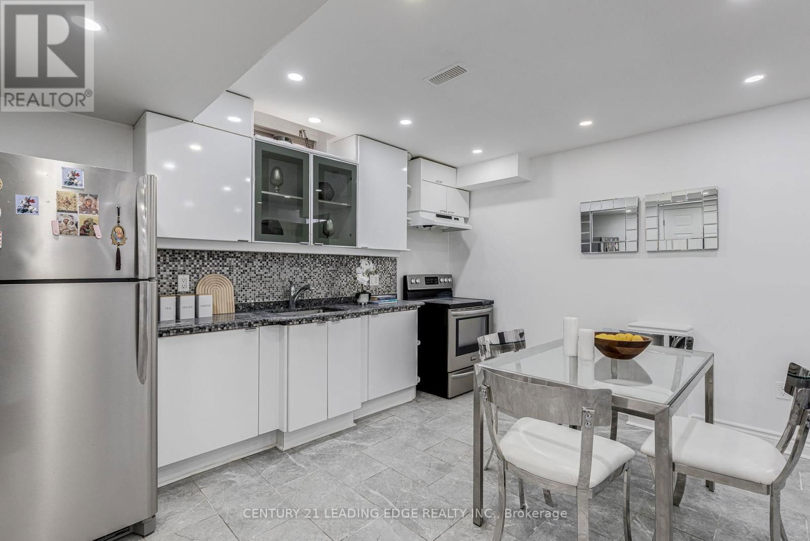 102 MACTIER DRIVE Image 32