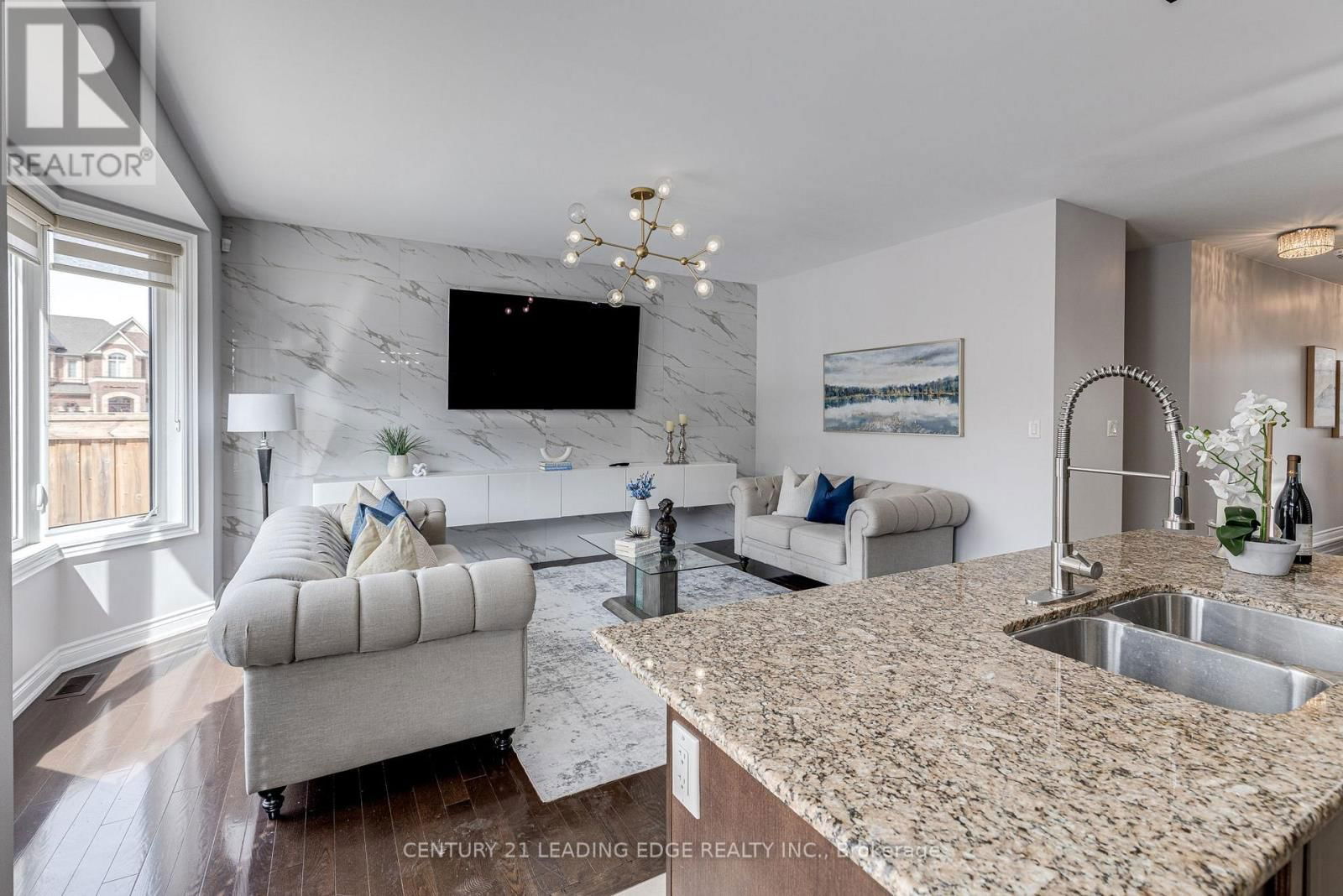 102 MACTIER DRIVE Image 4
