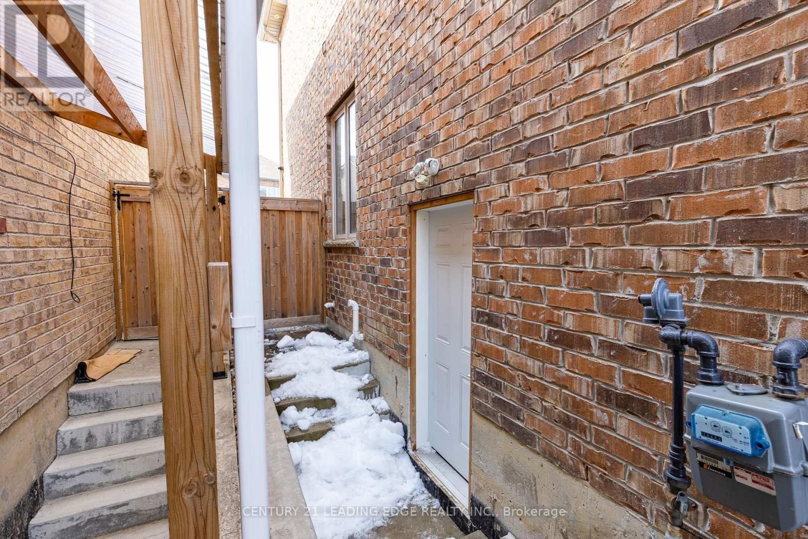 102 MACTIER DRIVE Image 40