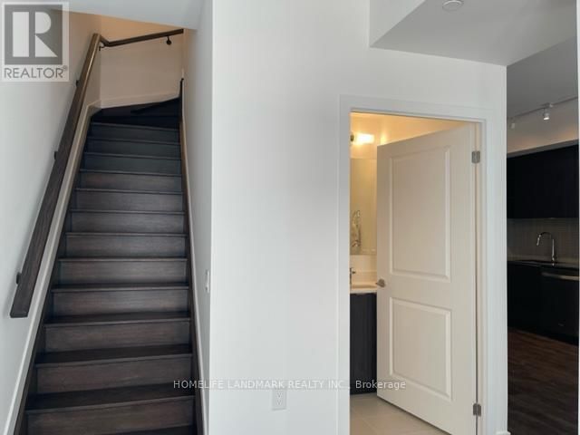 103 - 100 EAGLE ROCK WAY Image 2