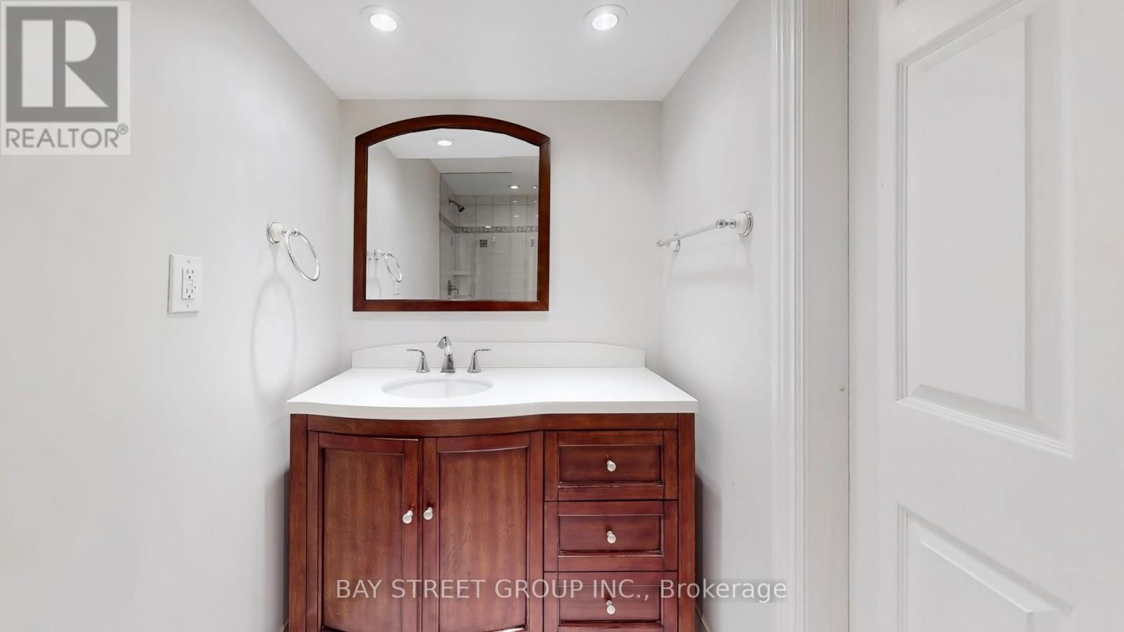 57 LONGWATER CHASE Image 34