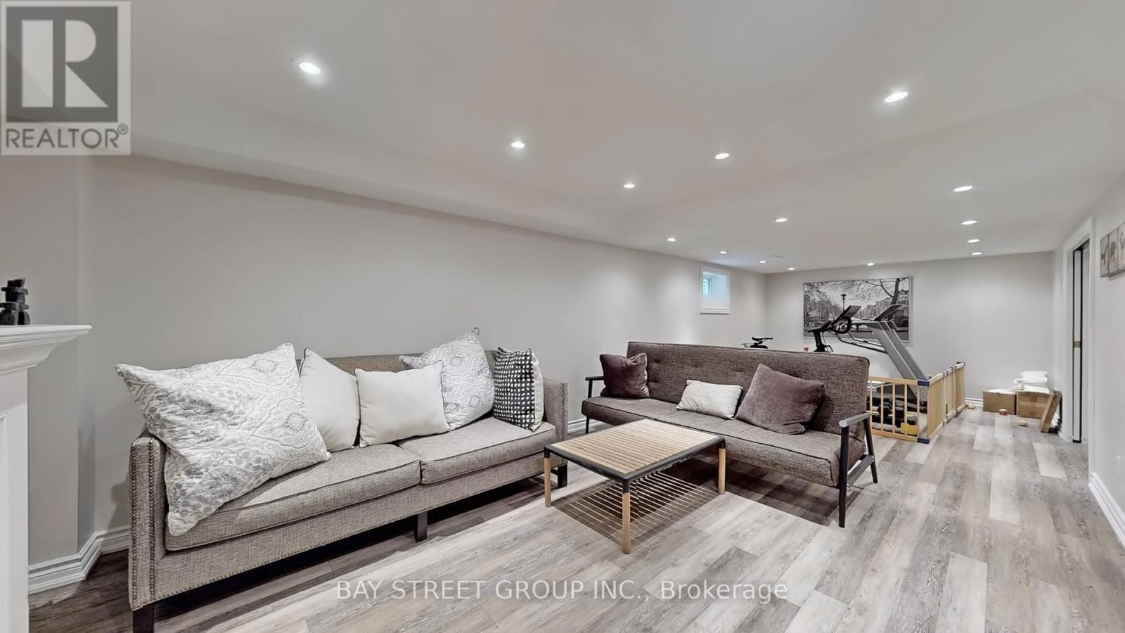 57 LONGWATER CHASE Image 36