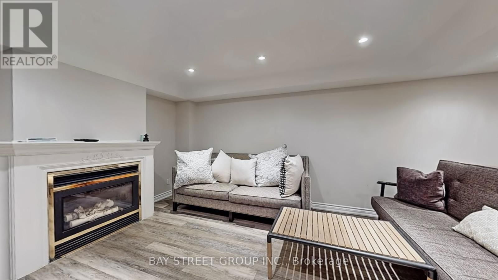 57 LONGWATER CHASE Image 38