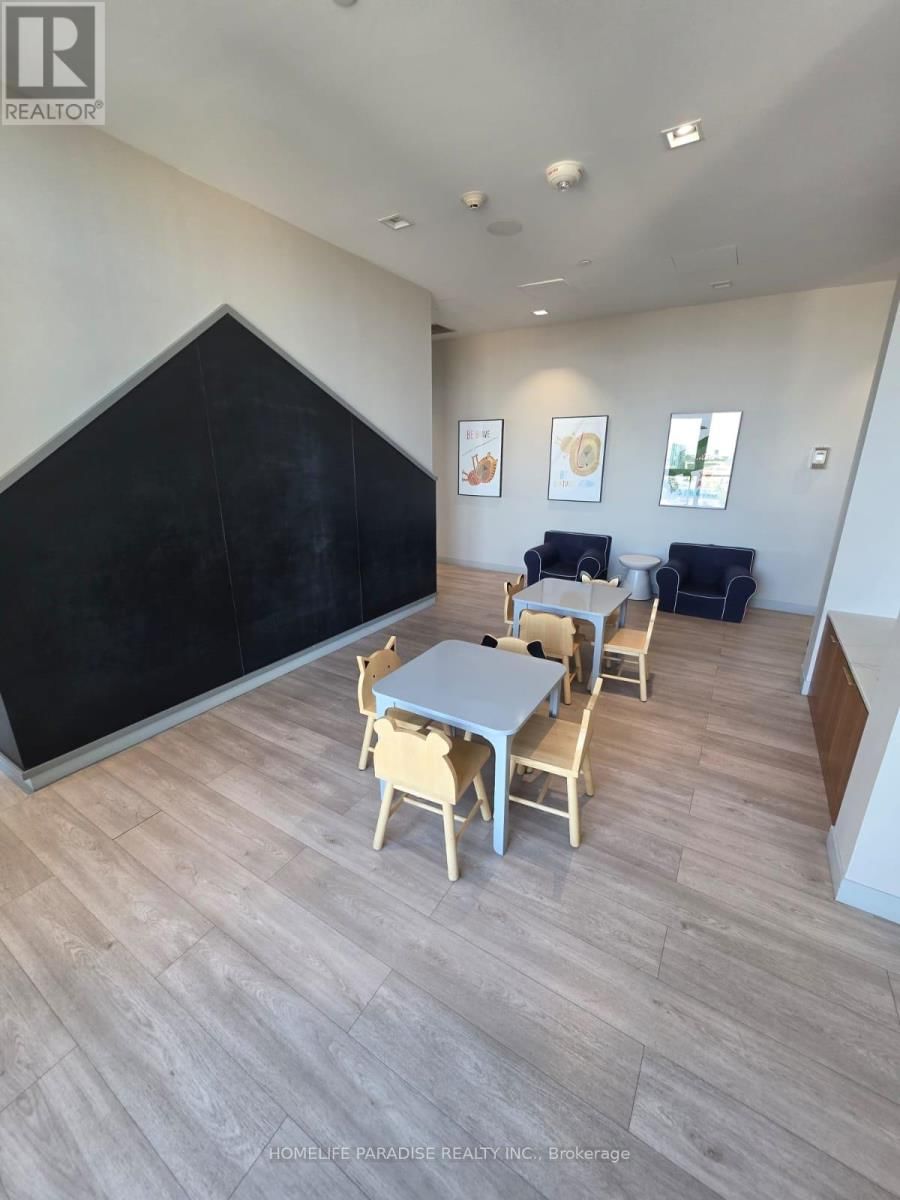 812 - 950 PORTAGE PARKWAY Image 32