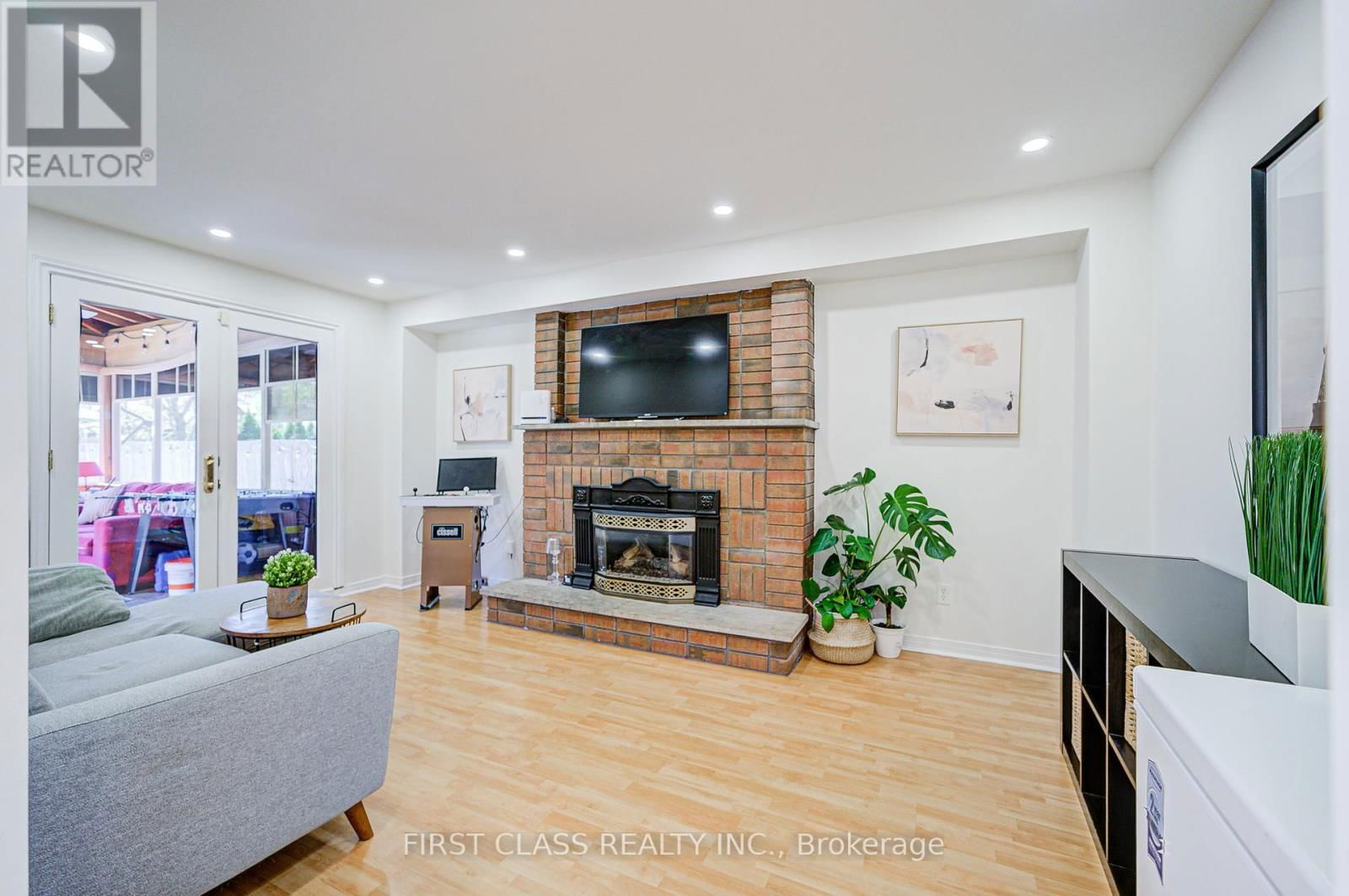 199 MILLER PARK AVENUE Image 24