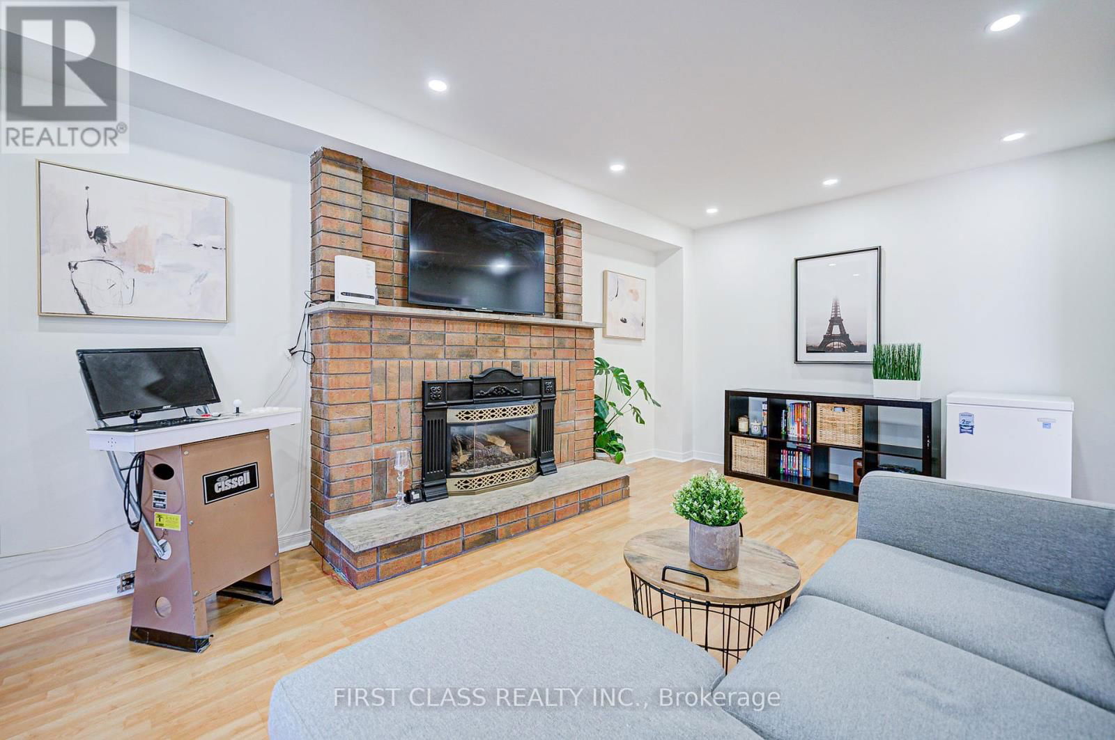 199 MILLER PARK AVENUE Image 25