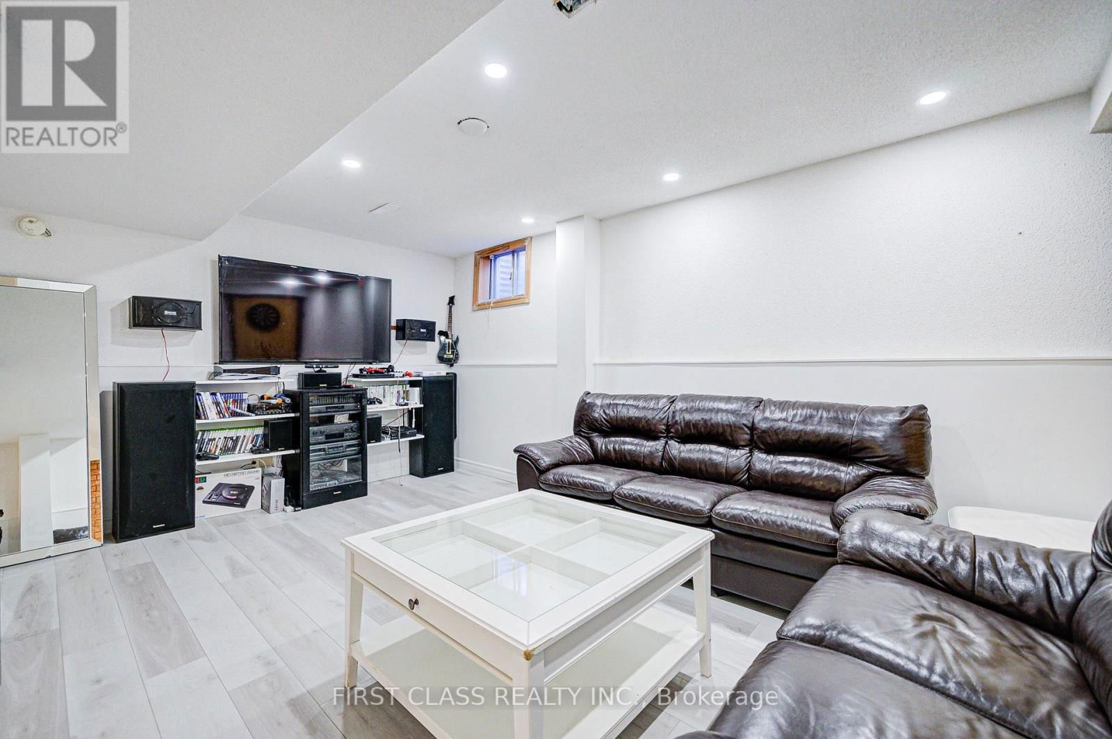 199 MILLER PARK AVENUE Image 40