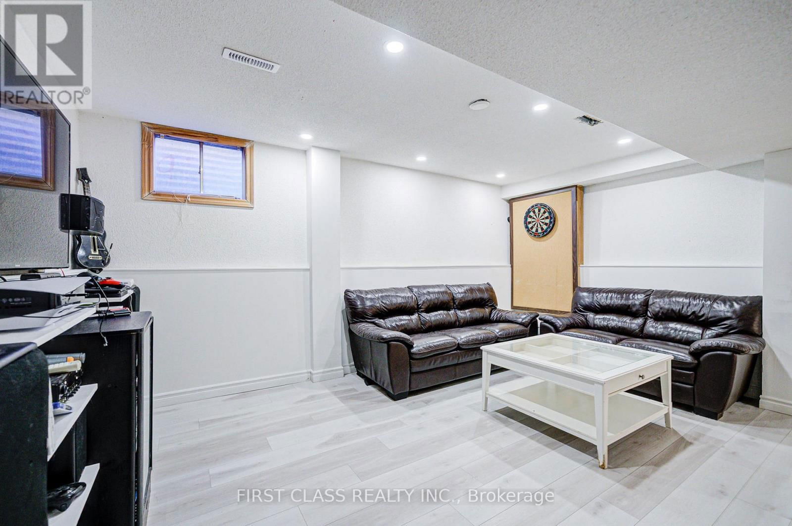 199 MILLER PARK AVENUE Image 41