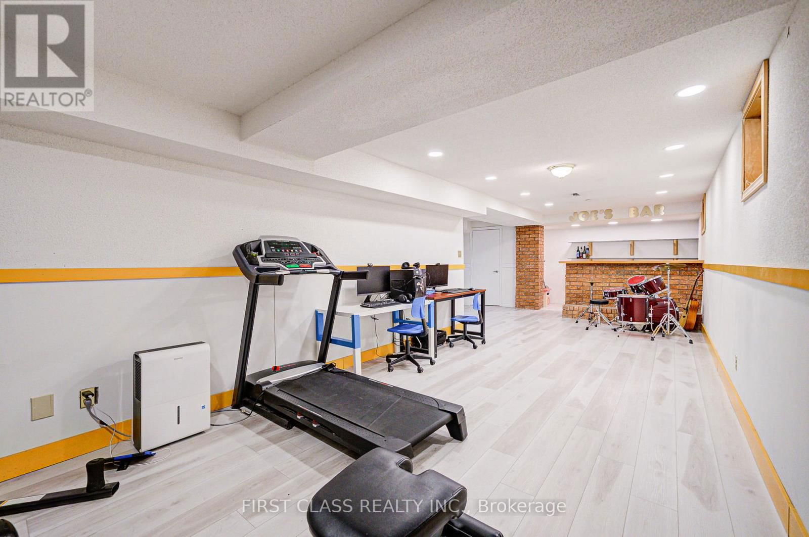 199 MILLER PARK AVENUE Image 43