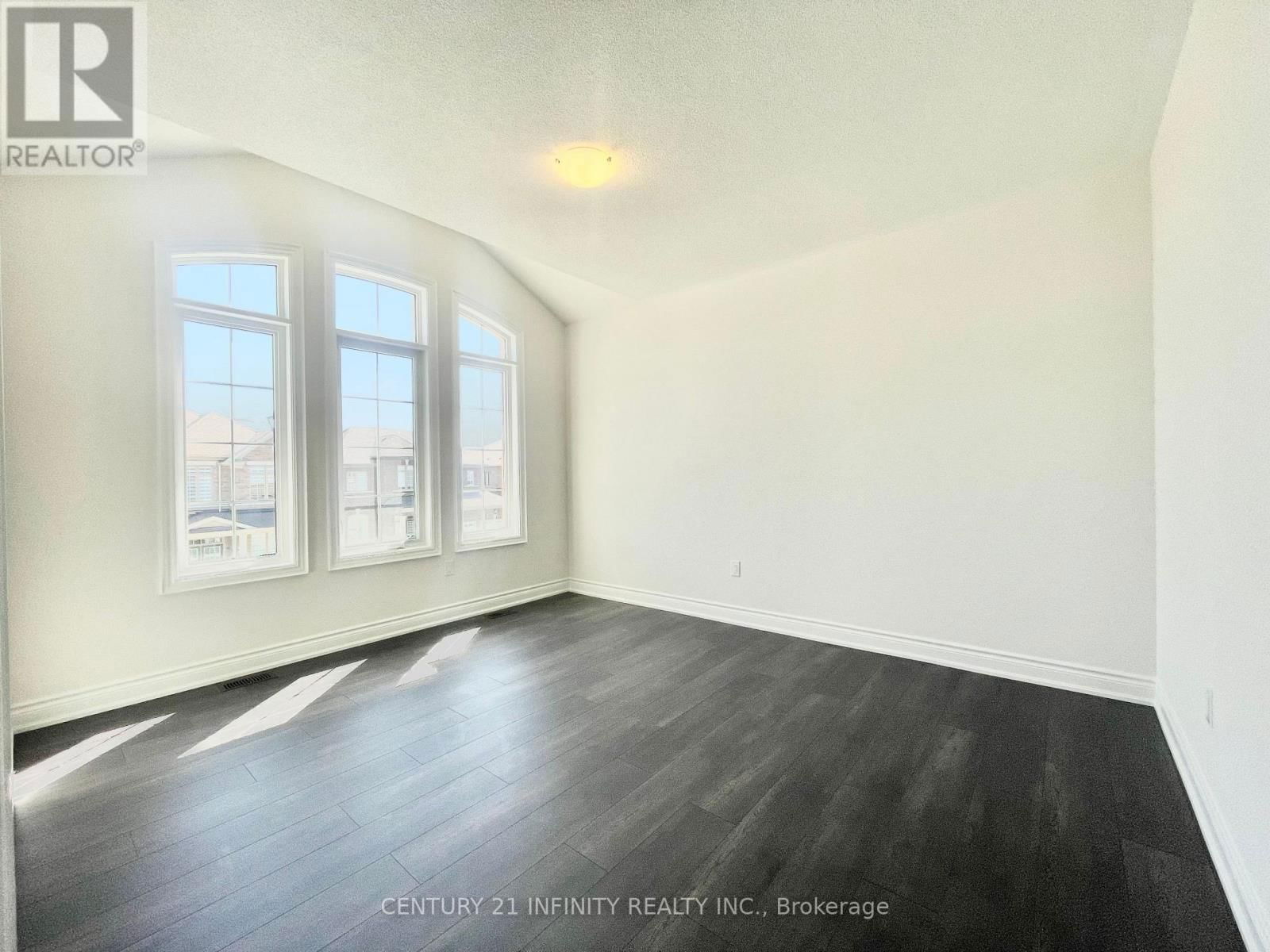 62 BUD LEGGETT CRESCENT Image 31