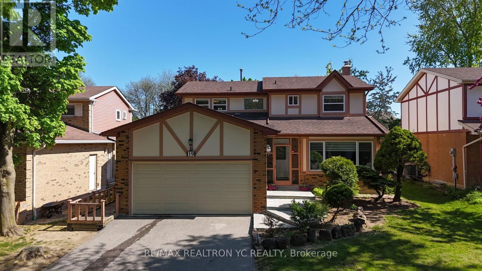 19 BRECKONWOOD CRESCENT Image 1