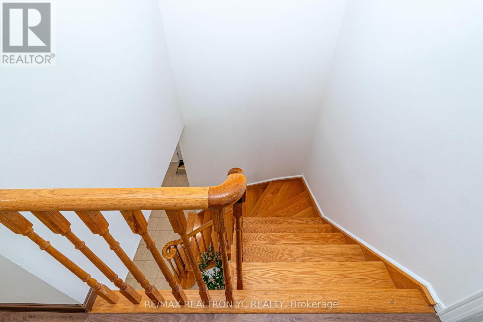 19 BRECKONWOOD CRESCENT Image 21