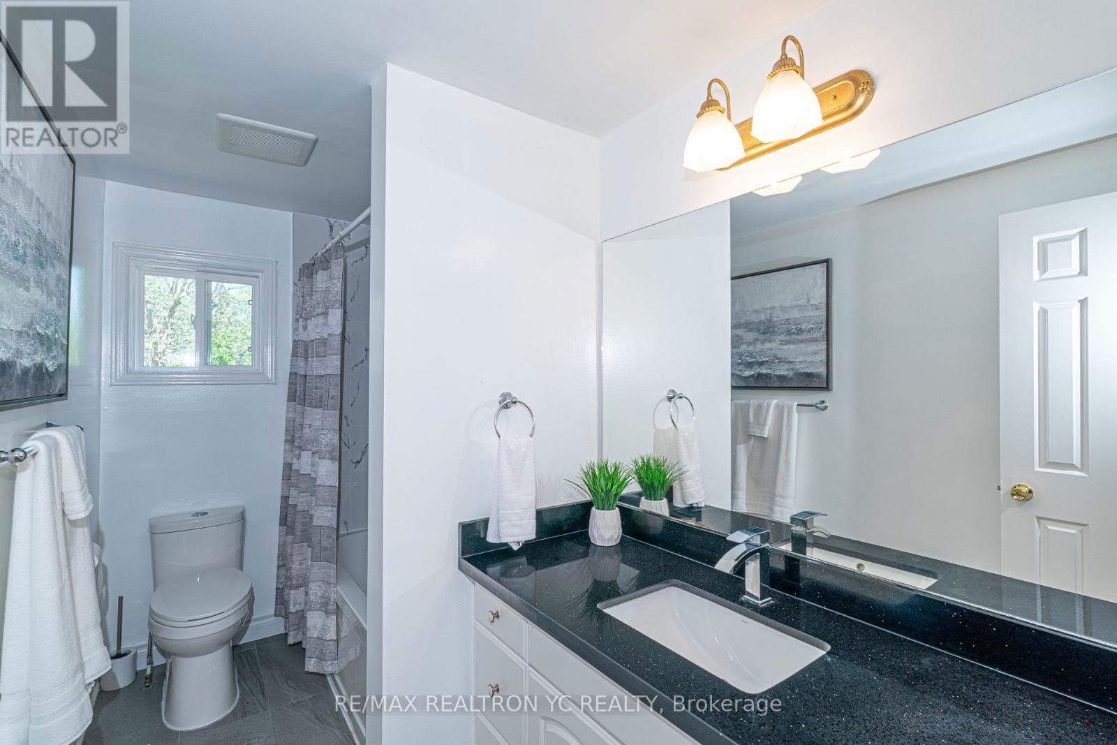 19 BRECKONWOOD CRESCENT Image 30