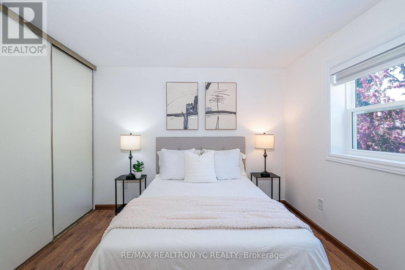 19 BRECKONWOOD CRESCENT Image 32
