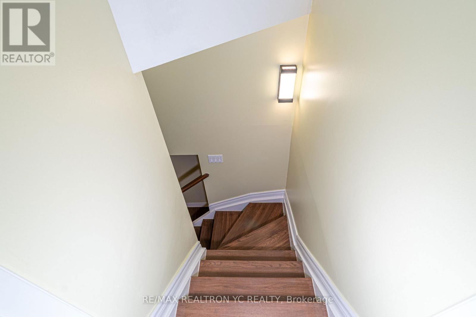 19 BRECKONWOOD CRESCENT Image 36