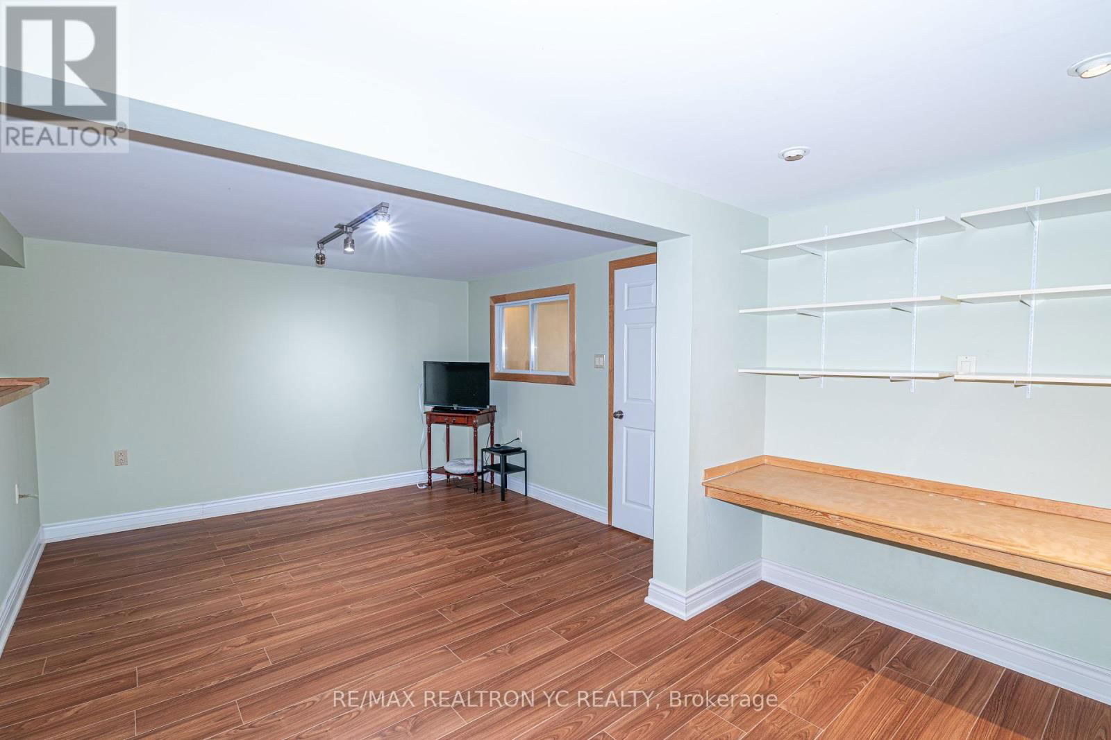 19 BRECKONWOOD CRESCENT Image 38