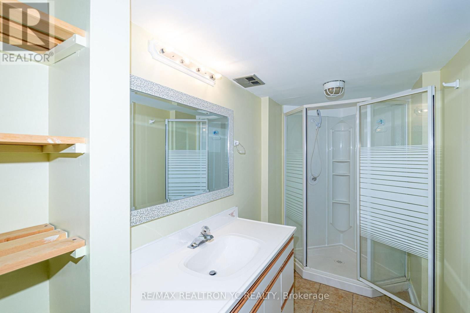 19 BRECKONWOOD CRESCENT Image 40