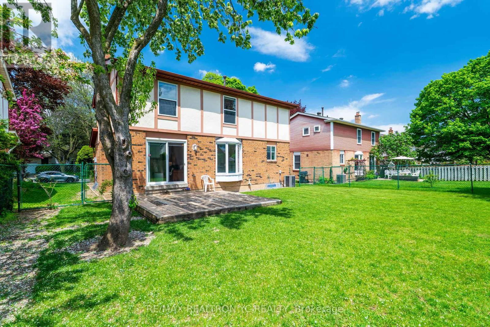19 BRECKONWOOD CRESCENT Image 42