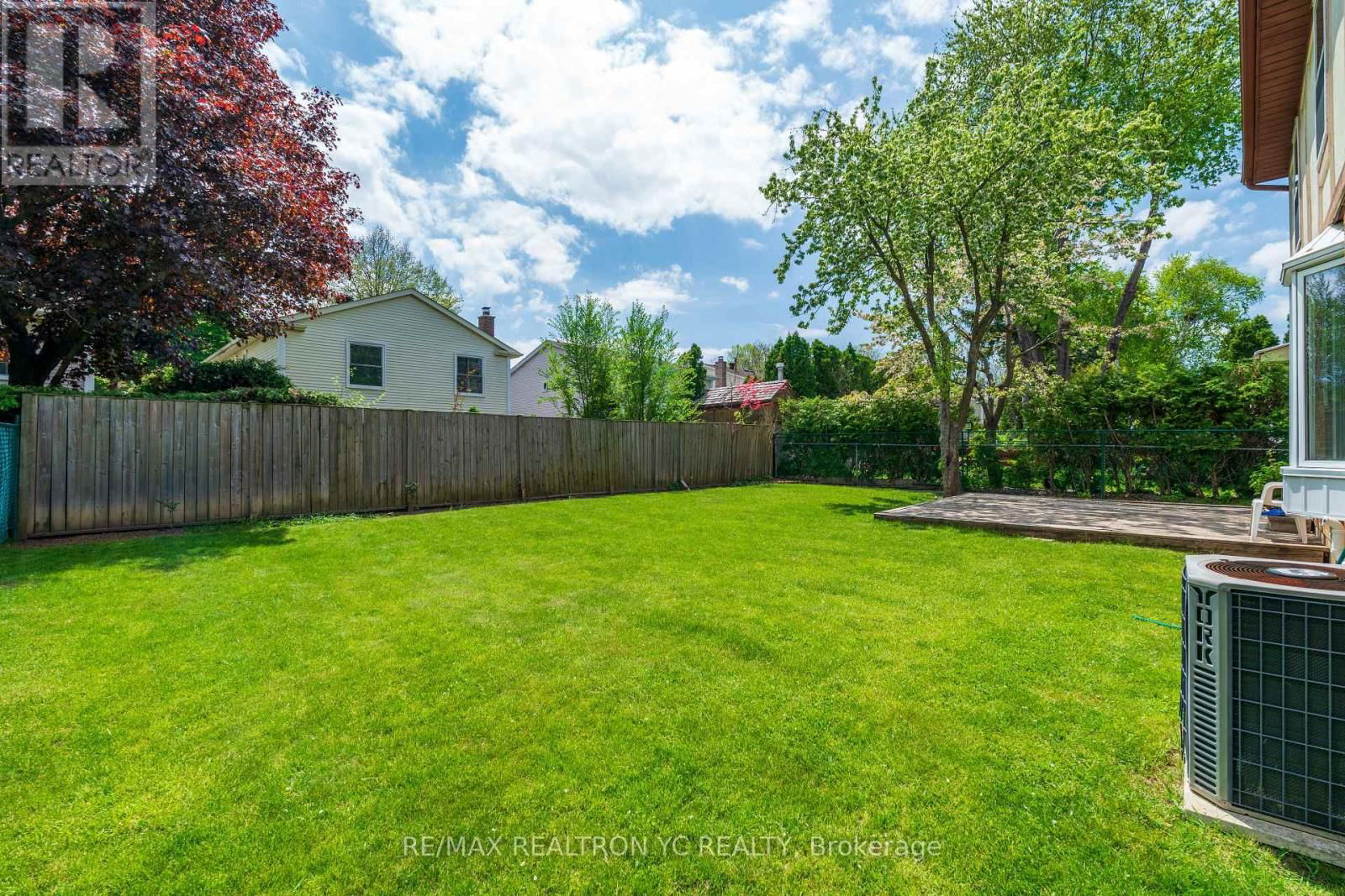 19 BRECKONWOOD CRESCENT Image 44
