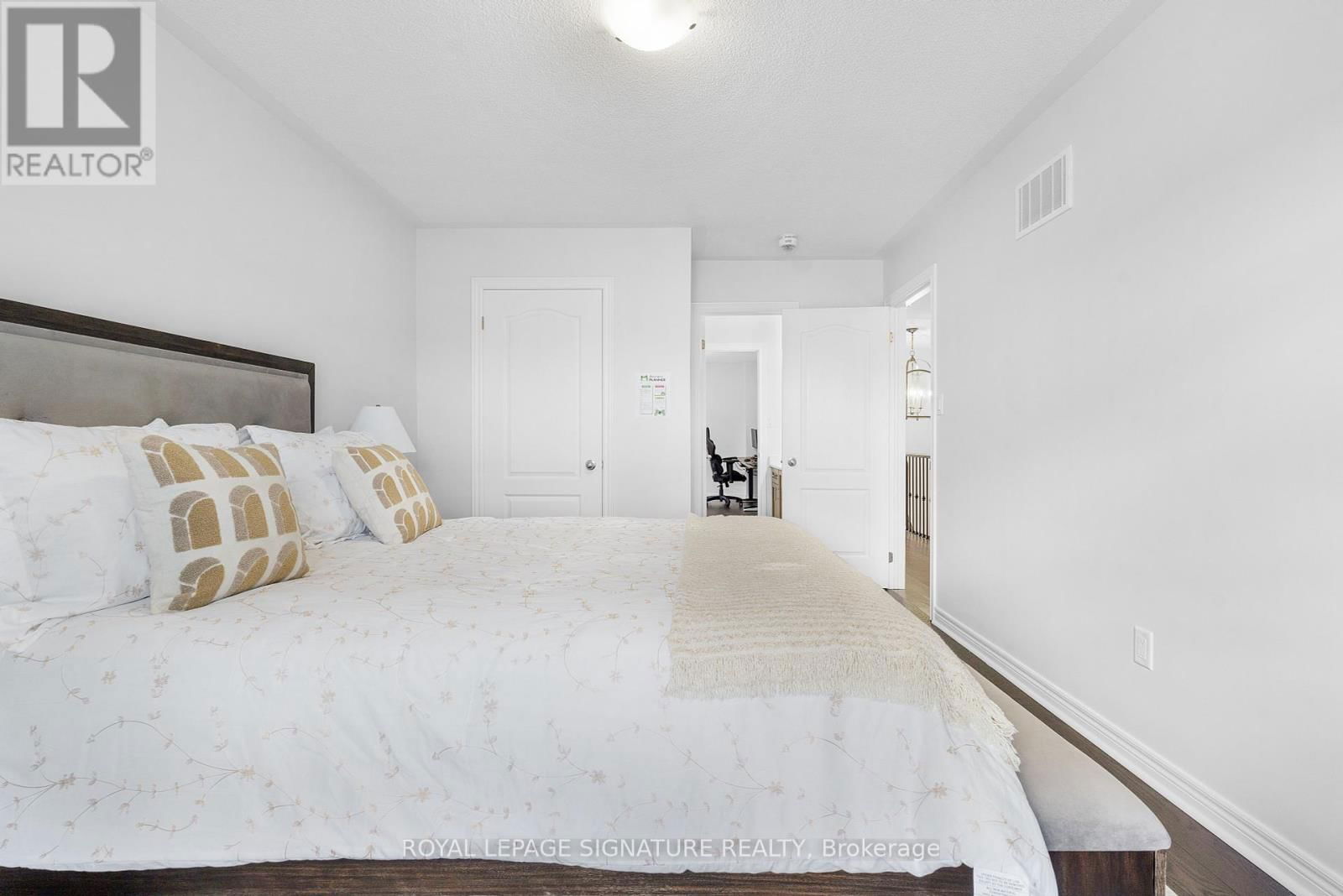 135 MCDONNELL CRESCENT Image 37