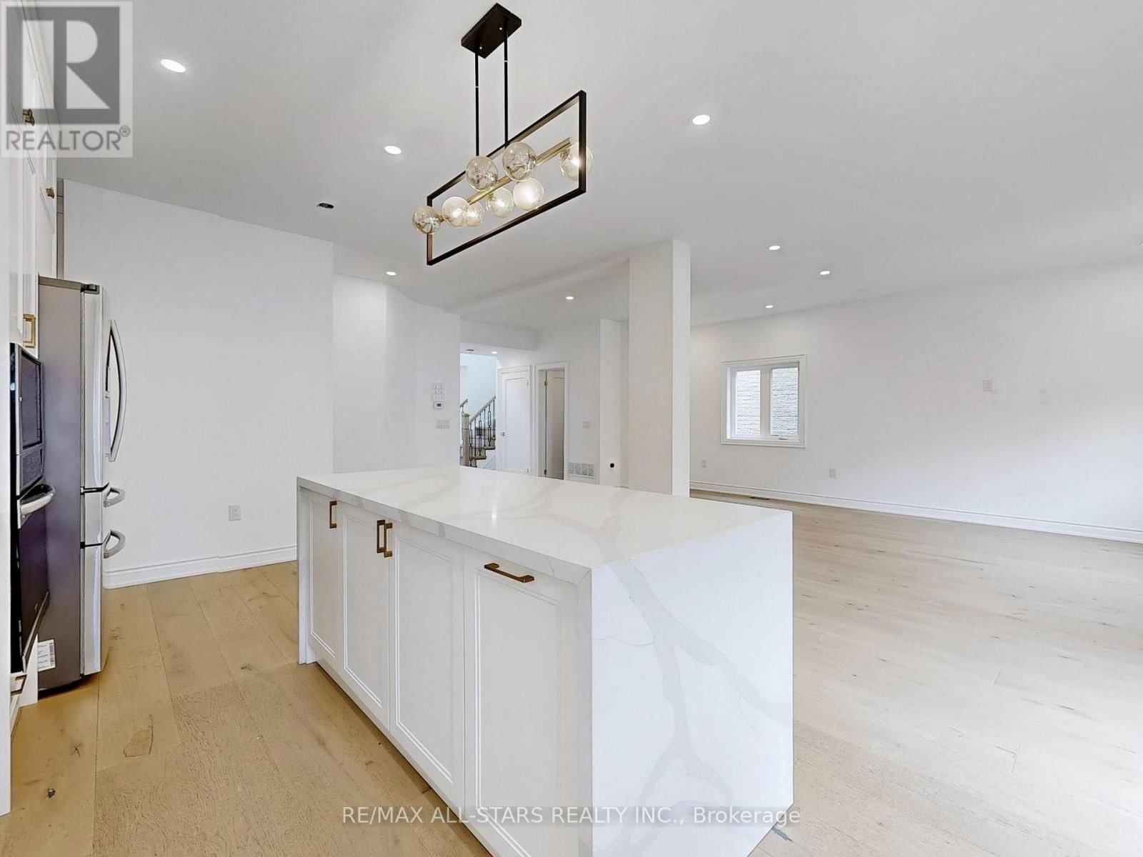 374 GILPIN DRIVE Image 14