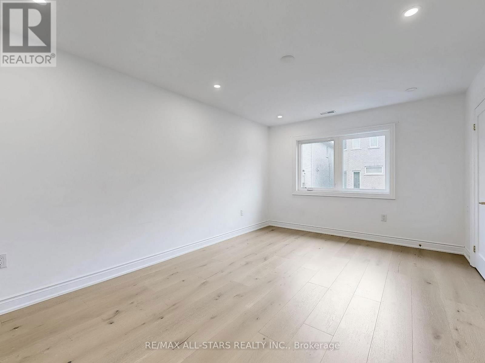 374 GILPIN DRIVE Image 17