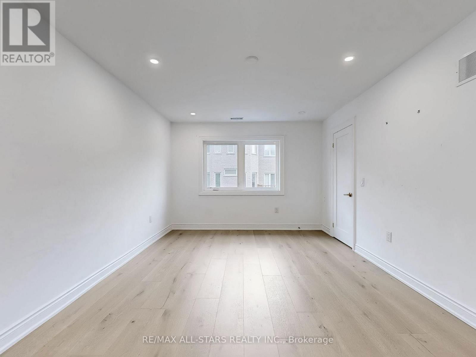 374 GILPIN DRIVE Image 18