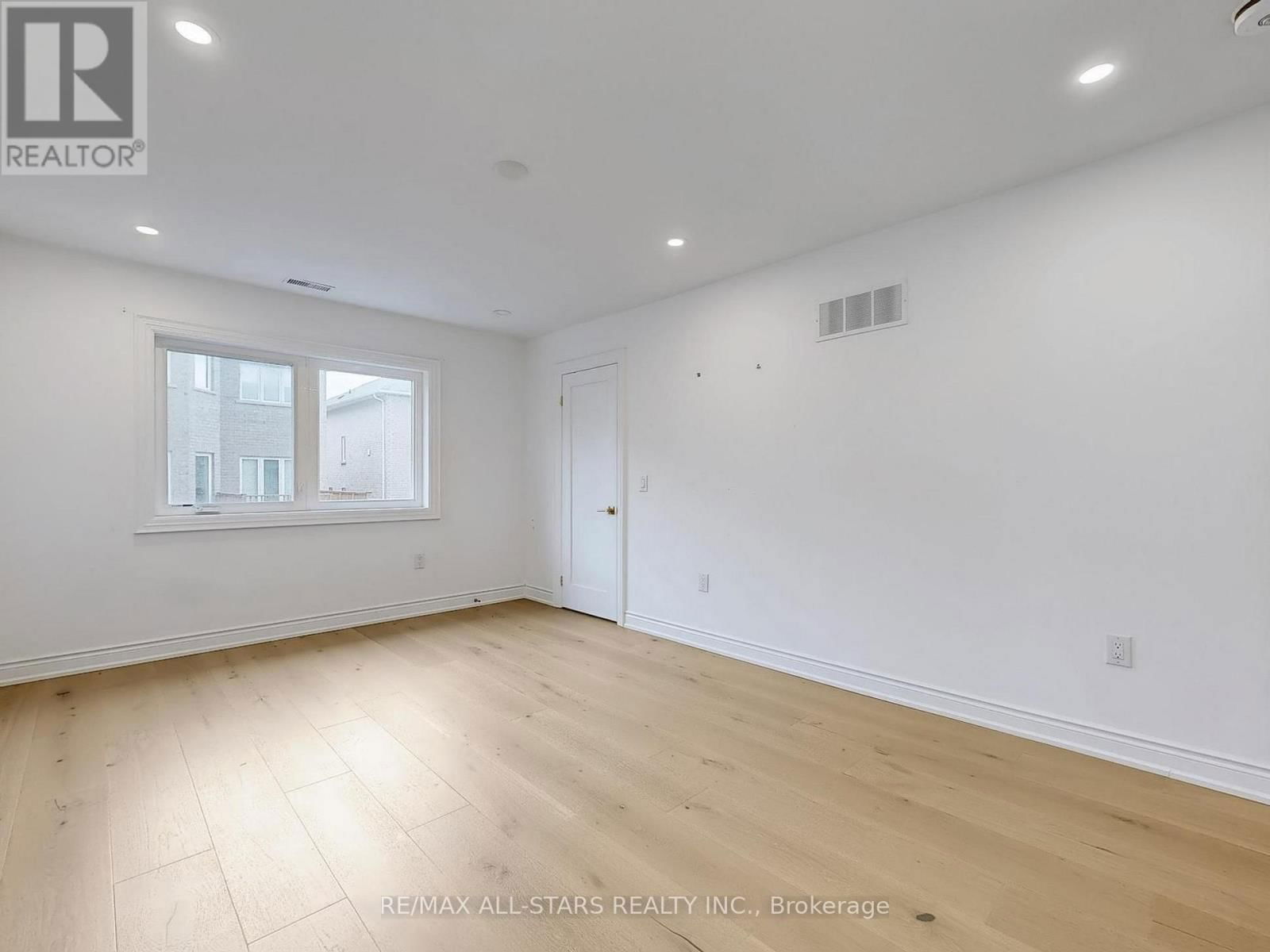 374 GILPIN DRIVE Image 19