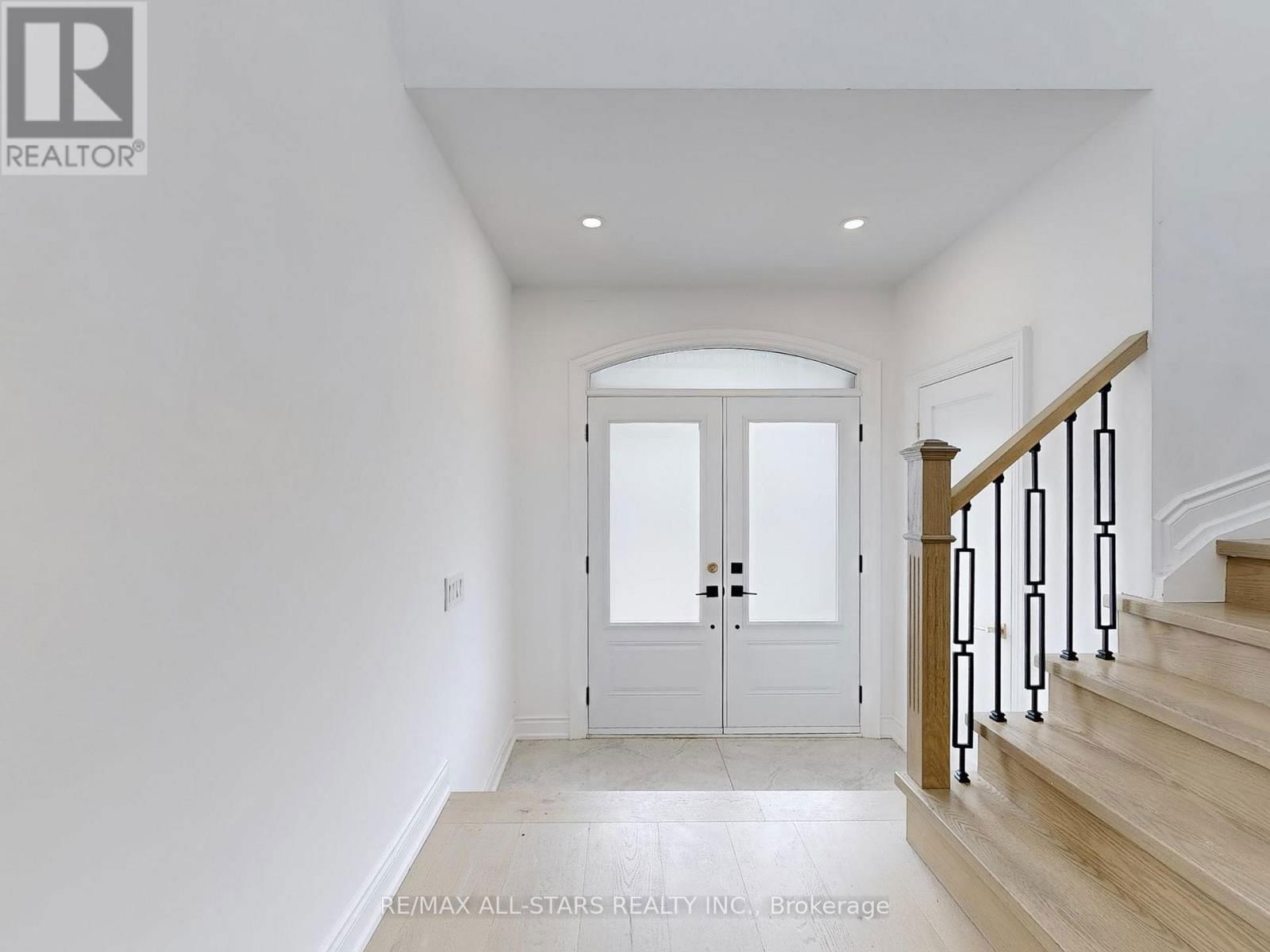 374 GILPIN DRIVE Image 3