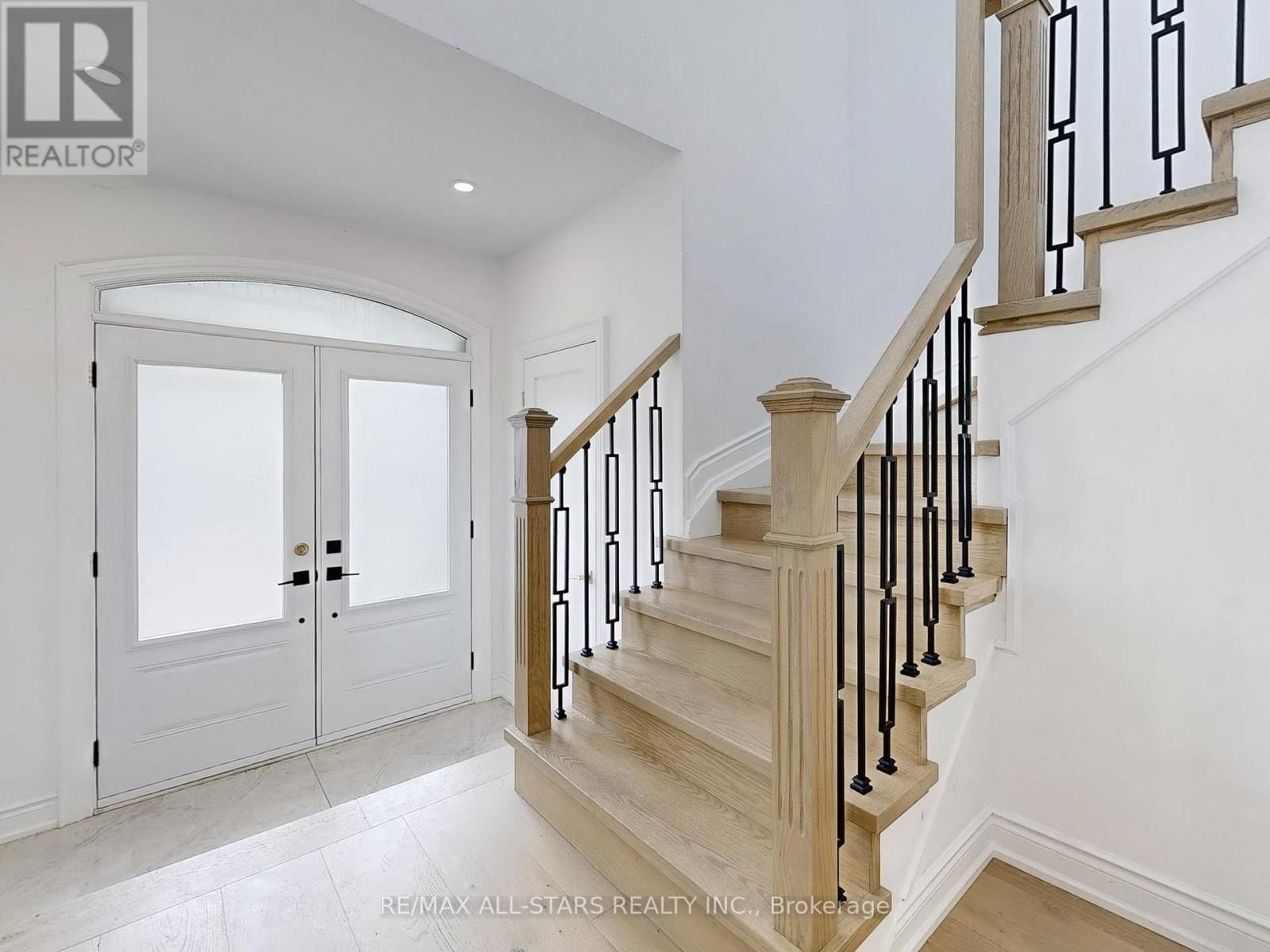 374 GILPIN DRIVE Image 4