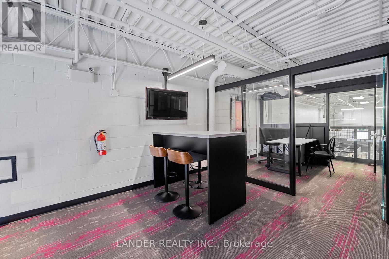 4 - 110 PONY DRIVE Image 30