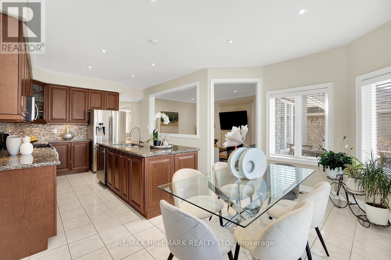 58 SHADOW FALLS DRIVE Image 10