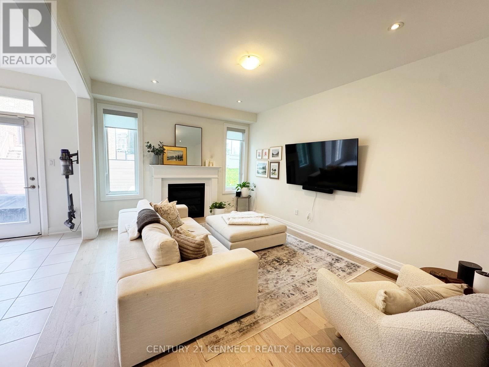 16 CECIL SINCLAIR DRIVE Image 3